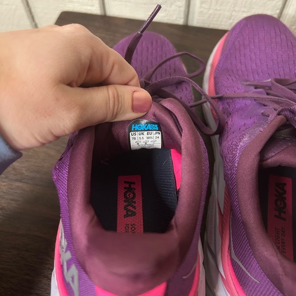 Hoka Clifton 8 sneakers, size 7. - Picture 7 of 8